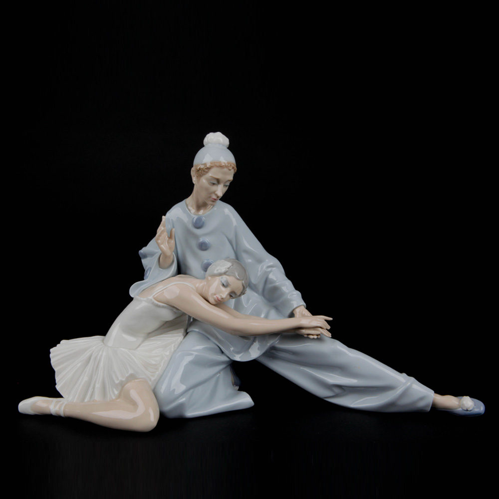 A Lladro Closing Scene Porcelain sculpture