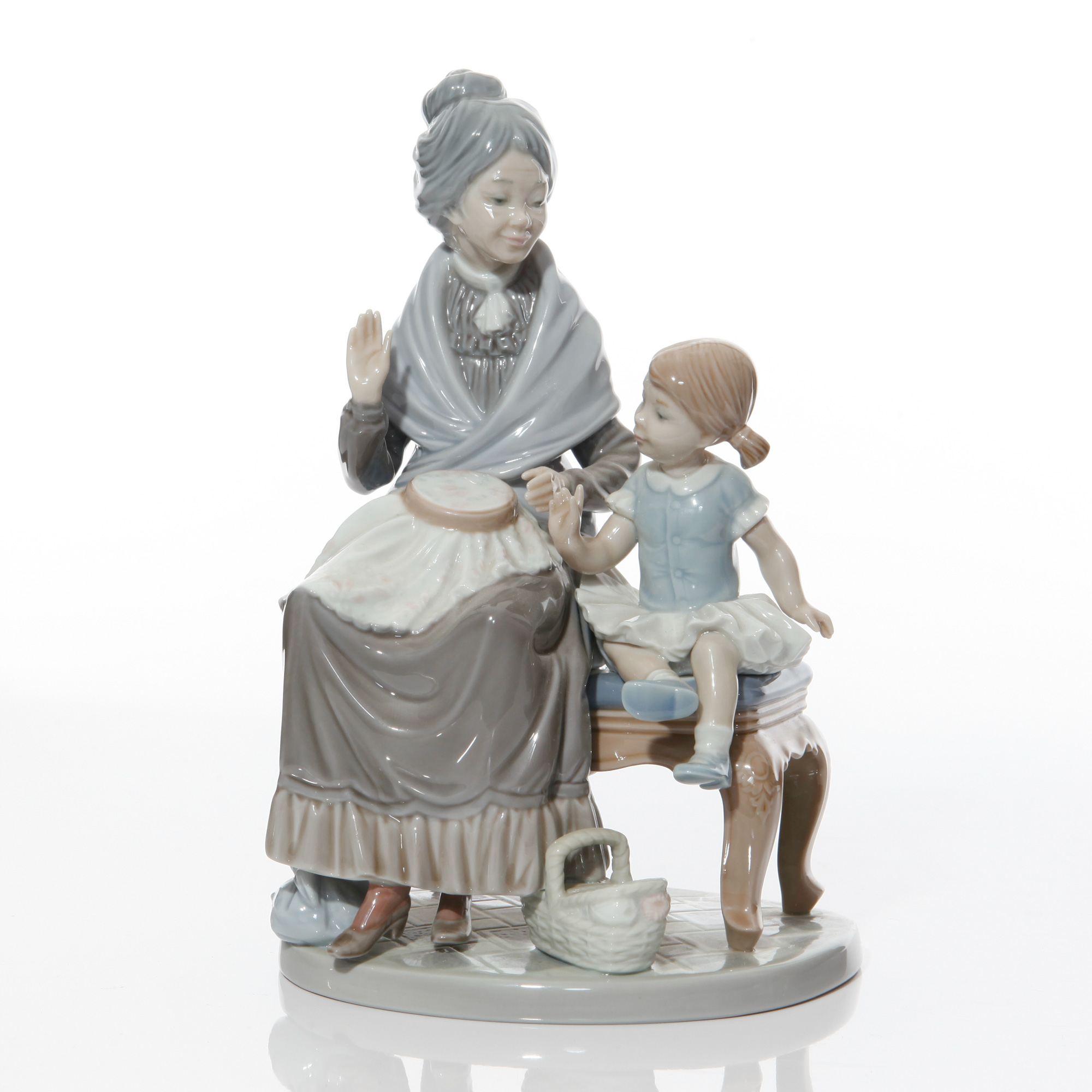 Visit with Granny 01005305 – Lladro Figure | Seaway China Co.